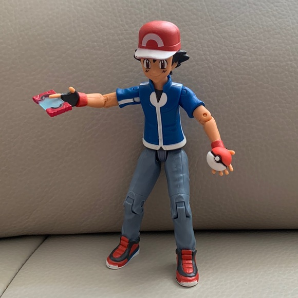 Htf 2017 Pokemon Ash Action Figure Set By Tomy W/ Original Pokeball &/Pokedex 4” - Picture 1 of 7